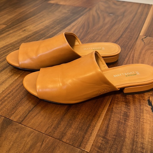 Burnt orange faux leather Matt&Nat sandals size 7.5 - Picture 2 of 5